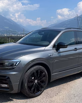 VW Tiguan R-Line Black | Diesel 240 CV | Anno 2020