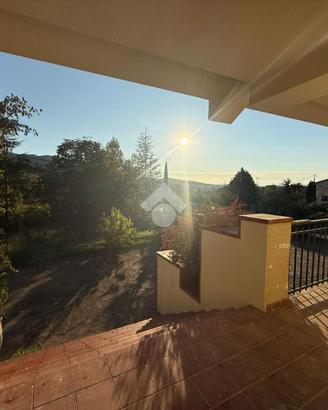 VILLA SINGOLA A BROCCOSTELLA