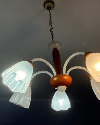 Lampadario in vetro e legno