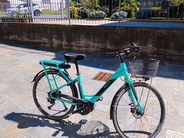 Bici elettrica city bike da donna
