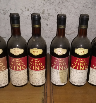 Bottiglie di vino d'epoca Grignolino bonarda etna
