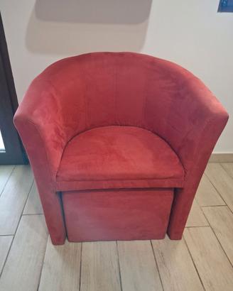 Poltrona con pouf estraibile