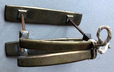 Maniglie in ottone per porte d’epoca