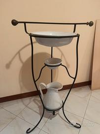 Elegante lavabo porta catino in ferro battuto