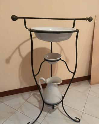 Elegante lavabo porta catino in ferro battuto