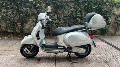Vespa GTS 250 i.e con bauletto