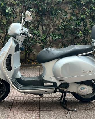 Vespa GTS 250 i.e con bauletto