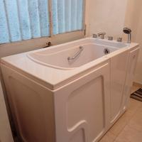 vasca con seduta e sportello 