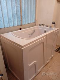 vasca con seduta e sportello 