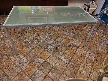 Tavolo da cucina in vetro temperato e struttura in