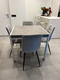 Tavolo 90x90 con 6 sedie di velluto