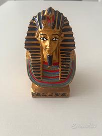Statua egiziana di Tutankhamon