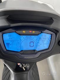 PIAGGIO BEVERLY 300 HPE