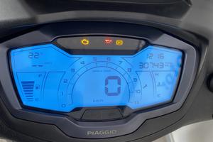 PIAGGIO BEVERLY 300 HPE