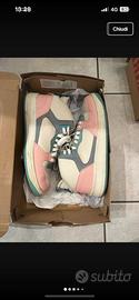 Scarpe da ginnastica rosa e azzurre