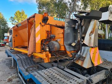 Spargisale e innaffiatrice per autocarri e turbina