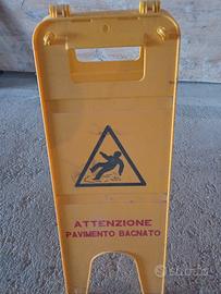 Cavalletto per pavimento bagnato 