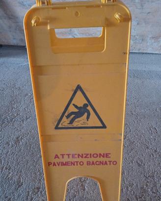 Cavalletto per pavimento bagnato 