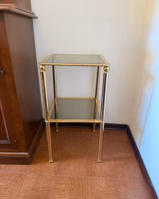 Coppia tavolini vintage in ottone dorato e vetro