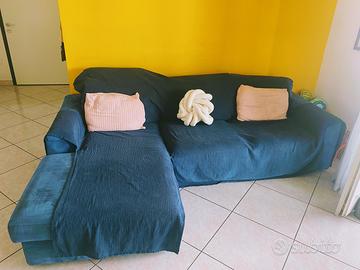 Divano angolare  blu con chaise longue a Modena