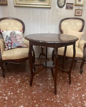 Tavolo con poltrone