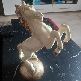 Cavallo Rampante vintage in ceramica 