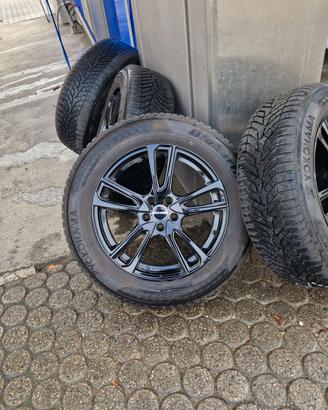 4 GOMME YOKOHAMA M+S 235/60R18 107V XL + 4 CERCHI
