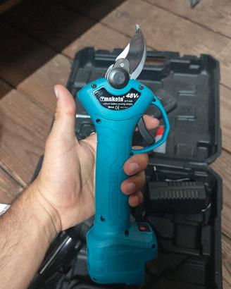 forbici da potatura a batteria