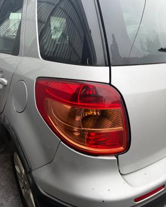 fanale posteriore sx fiat sedici 2008