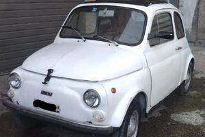 Fiat 500 R del 1974 con cappottina apribile