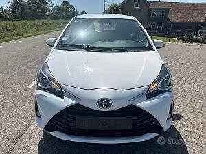 Toyota Yaris 1.5 Hybrid 5 porte Lounge Blue