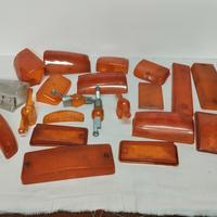 Lotto plastiche di copertura frecce auto e varie