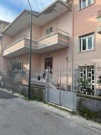 Appartamento di 120 m² con 4 locali e posto auto a