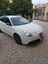 auto alfa  giulietta