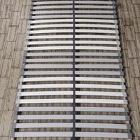 Letto da bambino a doghe con telaio in legno