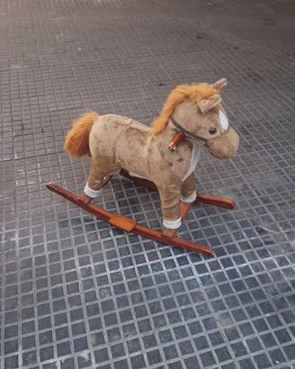 cavallo a dondolo