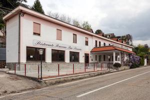 palazzina ad uso commerciale di 900 mq con giardin