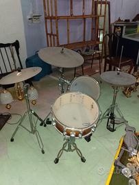 Batteria acusticacompleta di piatti e hardware