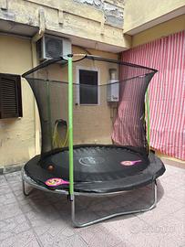 Trampolino e scivolo