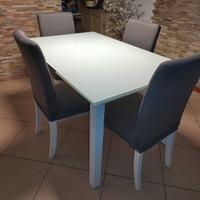 Set tavolo e sedie da pranzo