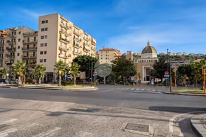 3 LOCALI A NAPOLI