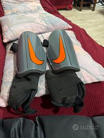 Parastinchi nike taglia l da adulto