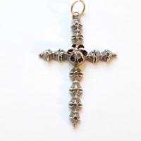 Croce in oro e diamanti 