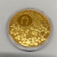 Moneta in Metallo Dorato – Simboli di Fortuna