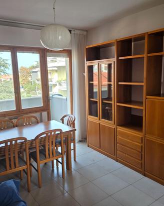 Parete attrezzata soggiorno + tavolo + n.6 sedie