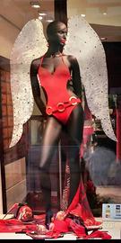 Manichino Scenografico con Ali - Allestimento