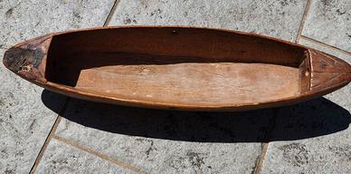 Barche in legno con disegni laterali
