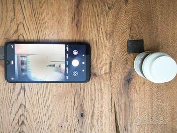 Smartphone spia con  telecamera nascosta