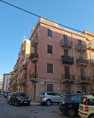 4 Vani pressi p.zza Camporeale