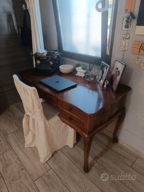 Scrivania in legno massello